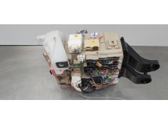 Recambio de caja reles / fusibles para toyota avensis touring sports executive referencia OEM IAM 8273005J70   2