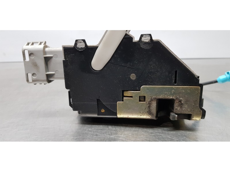 Recambio de cerradura puerta trasera derecha para citroen c4 berlina exclusive referencia OEM IAM 9138N5  