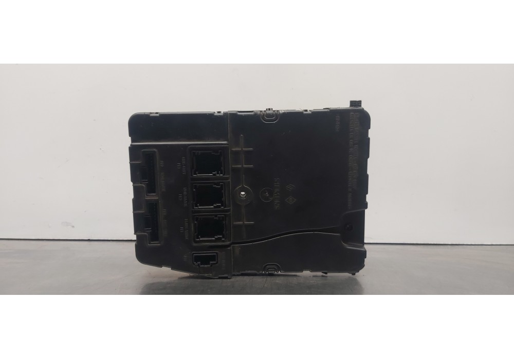 Recambio de caja reles / fusibles para renault megane ii classic berlina confort authentique referencia OEM IAM 8200309690  