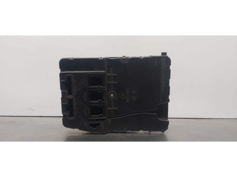 Recambio de caja reles / fusibles para renault megane ii classic berlina confort authentique referencia OEM IAM 8200309690  
