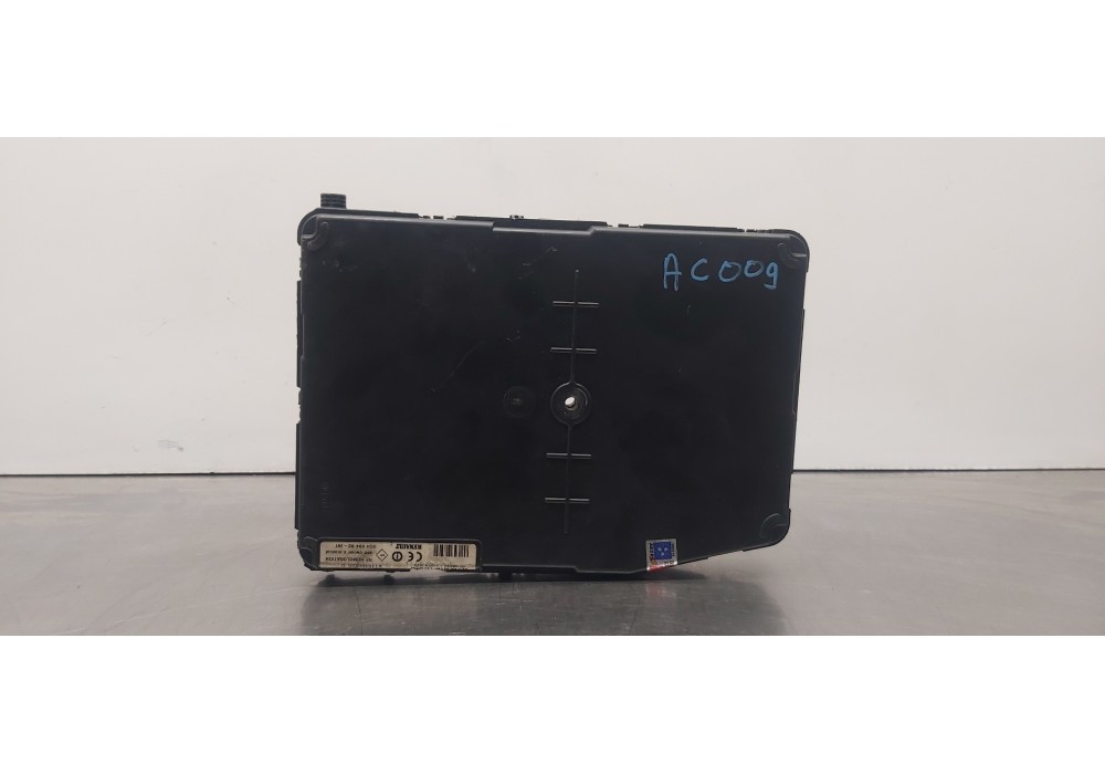 Recambio de caja reles / fusibles para renault megane ii classic berlina confort authentique referencia OEM IAM 8200309690  
