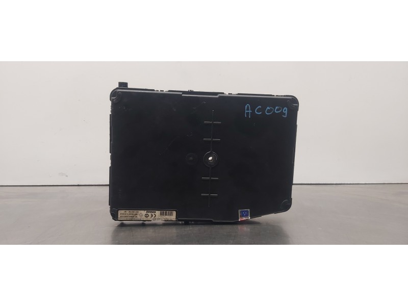 Recambio de caja reles / fusibles para renault megane ii classic berlina confort authentique referencia OEM IAM 8200309690  