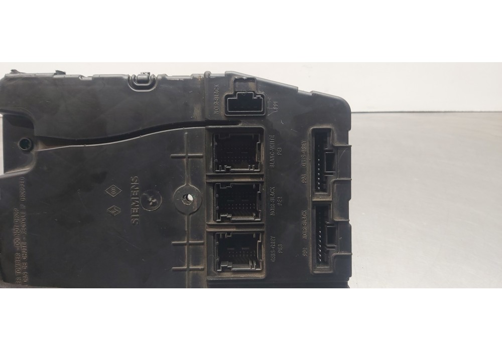 Recambio de caja reles / fusibles para renault megane ii classic berlina confort authentique referencia OEM IAM 8200309690  