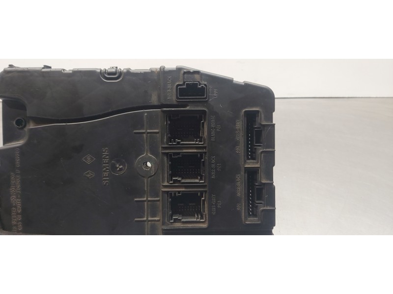 Recambio de caja reles / fusibles para renault megane ii classic berlina confort authentique referencia OEM IAM 8200309690  