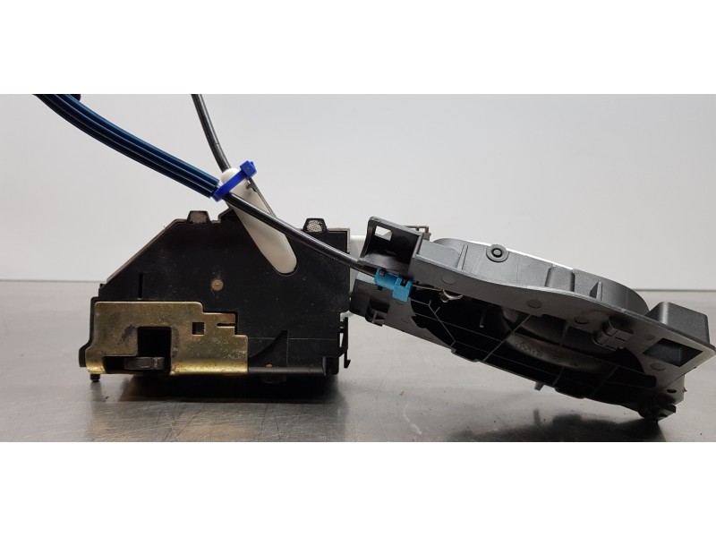 Recambio de cerradura puerta trasera izquierda para citroen c4 berlina exclusive referencia OEM IAM 9137K6 9681337180 