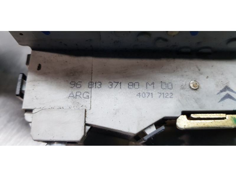 Recambio de cerradura puerta trasera izquierda para citroen c4 berlina exclusive referencia OEM IAM 9137K6 9681337180 