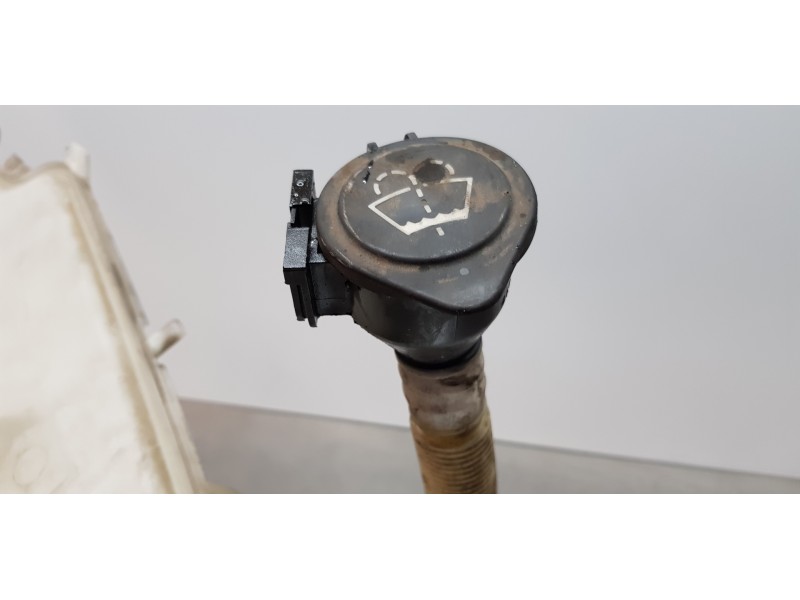 Recambio de deposito limpia para bmw serie 1 berlina (e81/e87) 118d referencia OEM IAM 61677238667   Recambio de deposito limpia para bmw serie 1 berlina (e81/e87) 118d referencia OEM IAM 61677238667