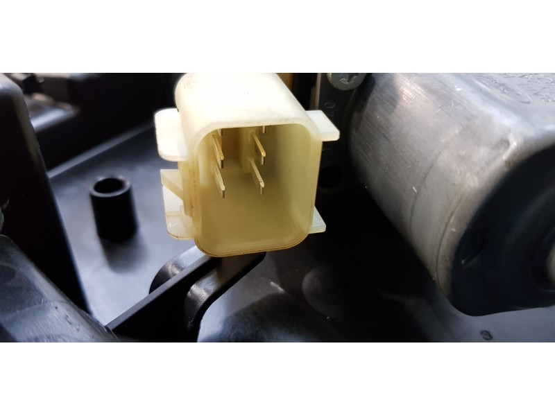 Recambio de elevalunas delantero derecho para ford fiesta (ccn) trend referencia OEM IAM 8A6114553B   Recambio de elevalunas delantero derecho para ford fiesta (ccn) trend referencia OEM IAM 8A6114553B