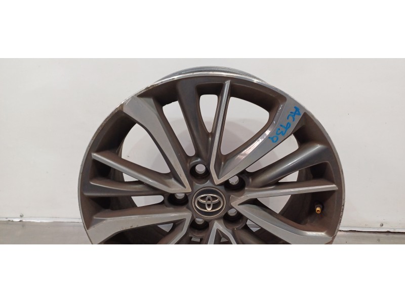 Recambio de llanta para toyota avensis touring sports executive referencia OEM IAM 4261105370  