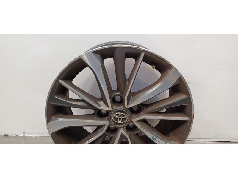Recambio de llanta para toyota avensis touring sports executive referencia OEM IAM 4261105370  