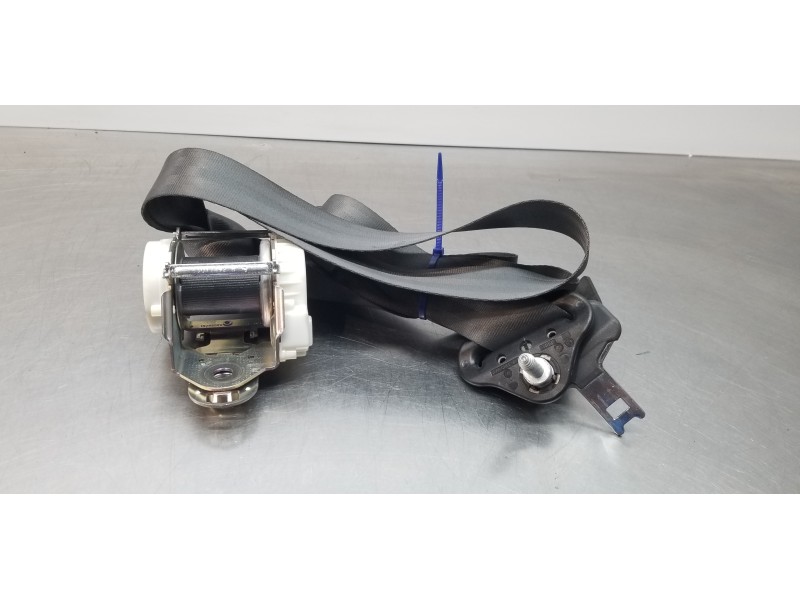 Recambio de cinturon seguridad trasero izquierdo para renault clio iii expression referencia OEM IAM 8200683954  