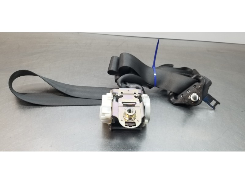 Recambio de cinturon seguridad trasero izquierdo para renault clio iii expression referencia OEM IAM 8200683954  