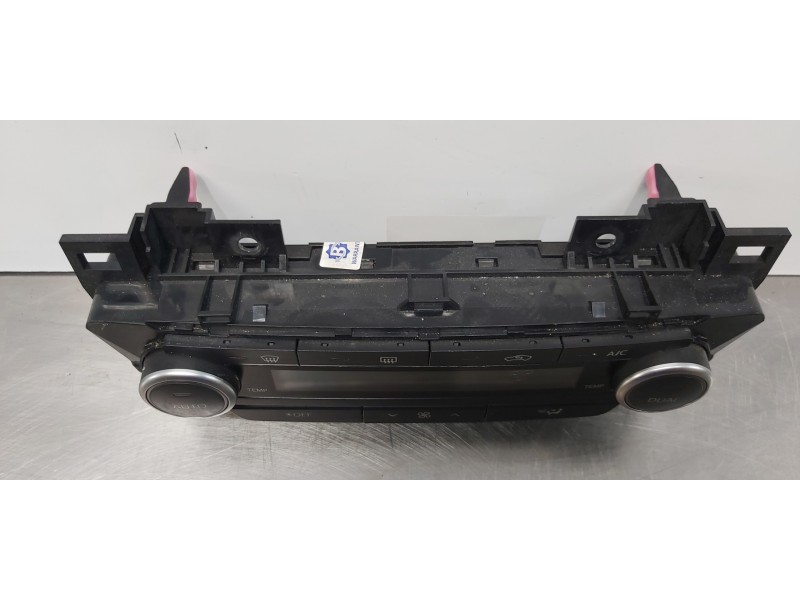 Recambio de mando climatizador para toyota avensis touring sports executive referencia OEM IAM 5590005630  