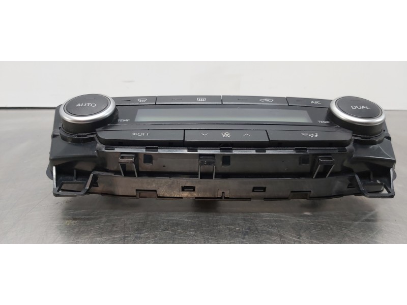Recambio de mando climatizador para toyota avensis touring sports executive referencia OEM IAM 5590005630  