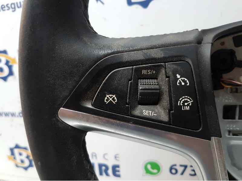 Recambio de volante para opel zafira tourer expression referencia OEM IAM 13351029  