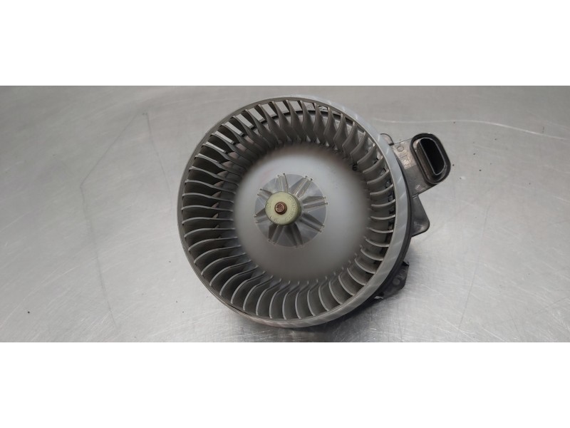 Recambio de motor calefaccion para toyota avensis touring sports executive referencia OEM IAM 8710302150  