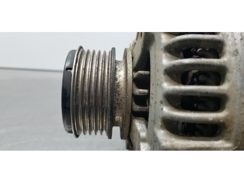 Recambio de alternador para hyundai tucson tl referencia OEM IAM 373002A700  