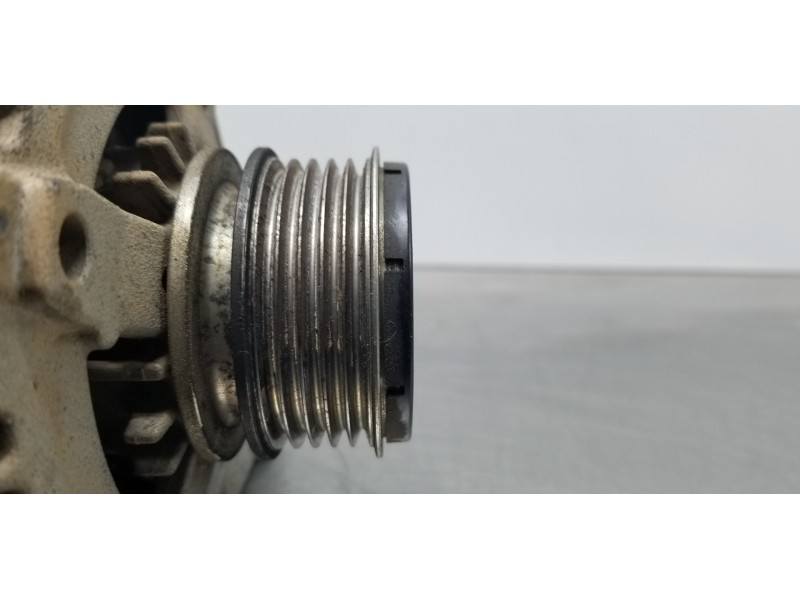 Recambio de alternador para hyundai tucson tl referencia OEM IAM 373002A700  