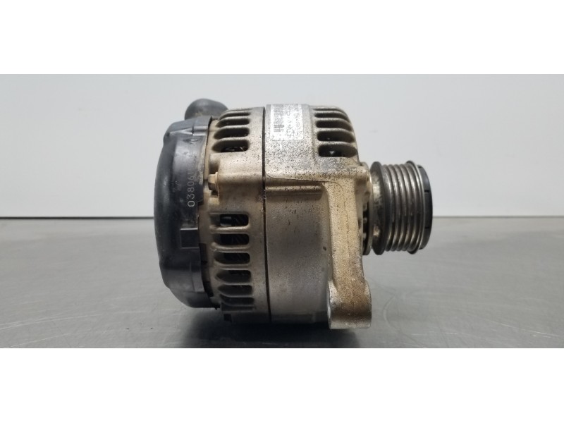 Recambio de alternador para hyundai tucson tl referencia OEM IAM 373002A700  