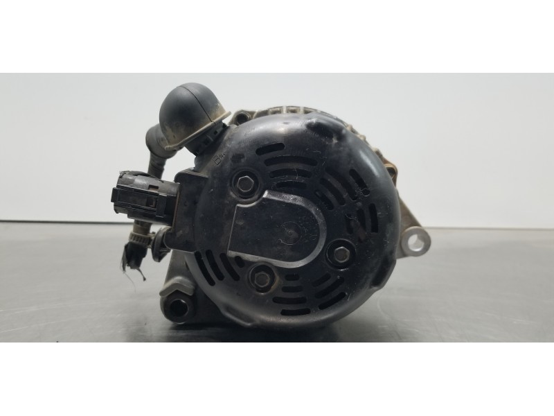 Recambio de alternador para hyundai tucson tl referencia OEM IAM 373002A700  