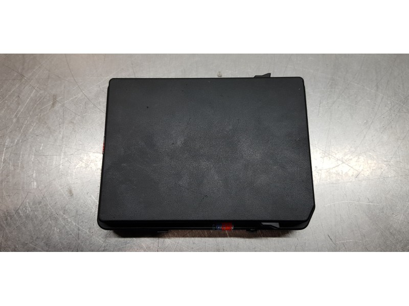 Recambio de caja reles / fusibles para nissan primastar cerrada referencia OEM IAM 284B77542R  