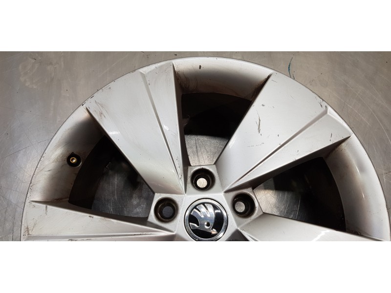 Recambio de llanta para skoda rapid active referencia OEM IAM 3V0601025AJ  