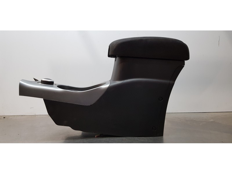 Recambio de apoyabrazos central para mitsubishi outlander (cw0) challenge 4wd referencia OEM IAM    Recambio de apoyabrazos central para mitsubishi outlander (cw0) challenge 4wd referencia OEM IAM