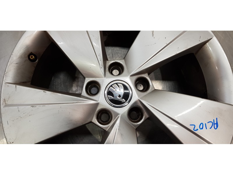 Recambio de llanta para skoda rapid active referencia OEM IAM 3V0601025AJ  