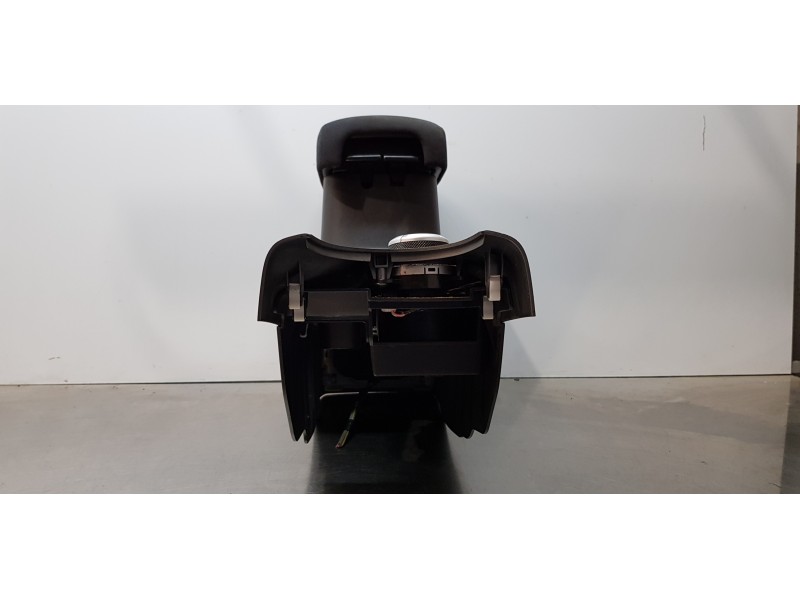 Recambio de apoyabrazos central para mitsubishi outlander (cw0) challenge 4wd referencia OEM IAM    Recambio de apoyabrazos central para mitsubishi outlander (cw0) challenge 4wd referencia OEM IAM