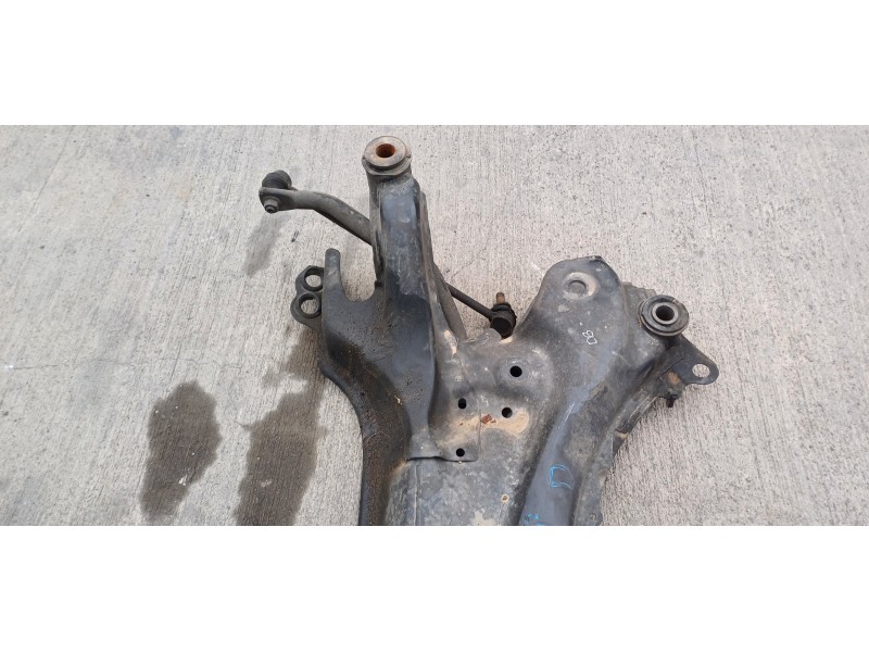 Recambio de puente delantero para toyota avensis touring sports executive referencia OEM IAM 5120105101  