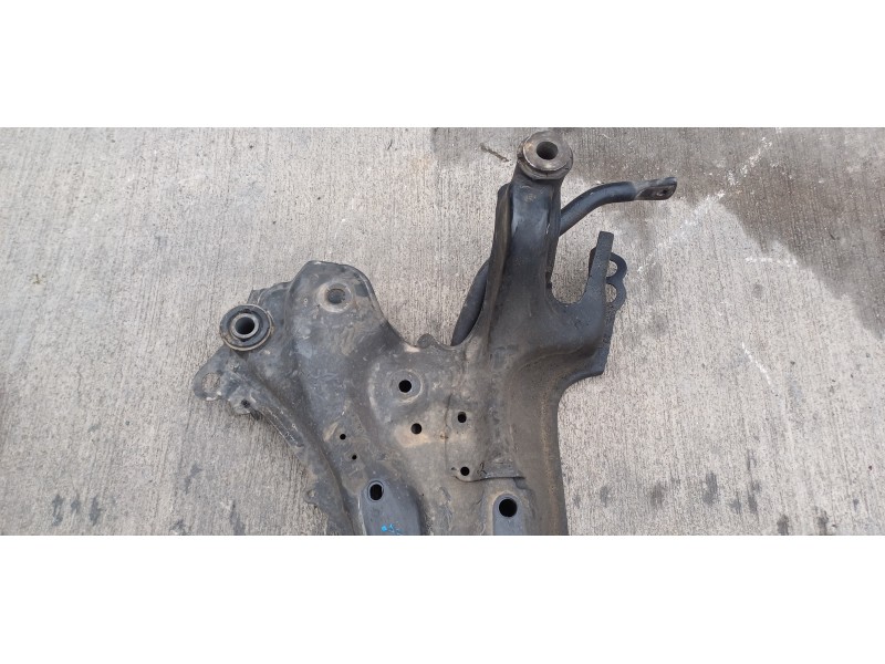 Recambio de puente delantero para toyota avensis touring sports executive referencia OEM IAM 5120105101  