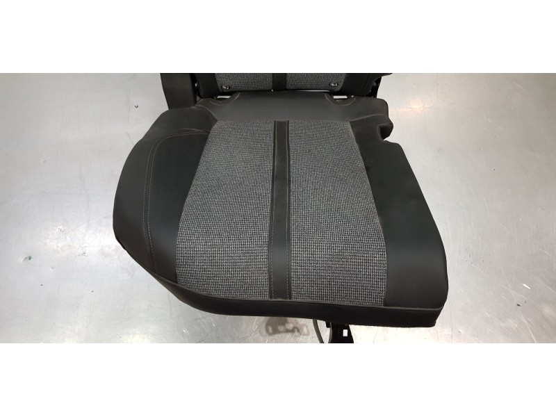 Recambio de asientos trasero derecho para peugeot 3008 active referencia OEM IAM 9811247680 9811243980  Recambio de asientos trasero derecho para peugeot 3008 active referencia OEM IAM 9811247680 9811243980