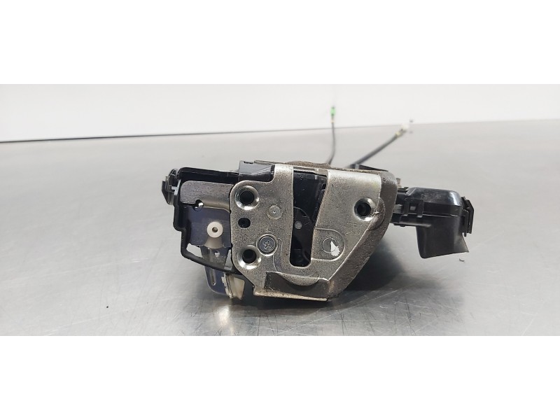 Recambio de cerradura puerta delantera derecha para toyota auris hybrid active referencia OEM IAM 6903002220  