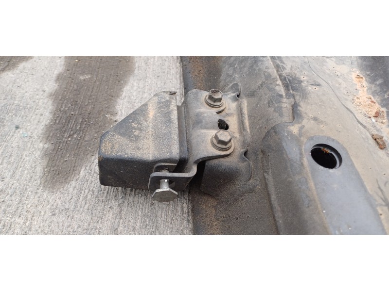 Recambio de puente delantero para toyota avensis touring sports executive referencia OEM IAM 5120105101  