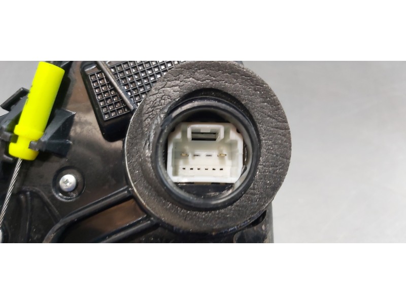 Recambio de cerradura puerta delantera derecha para toyota auris hybrid active referencia OEM IAM 6903002220  