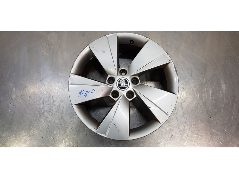 Recambio de llanta para skoda rapid active referencia OEM IAM 3V0601025AJ   Recambio de llanta para skoda rapid active referencia OEM IAM 3V0601025AJ