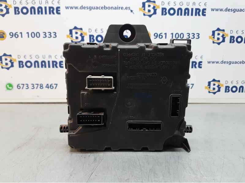 Recambio de caja reles / fusibles para renault kangoo furgón professional referencia OEM IAM 8200924035  