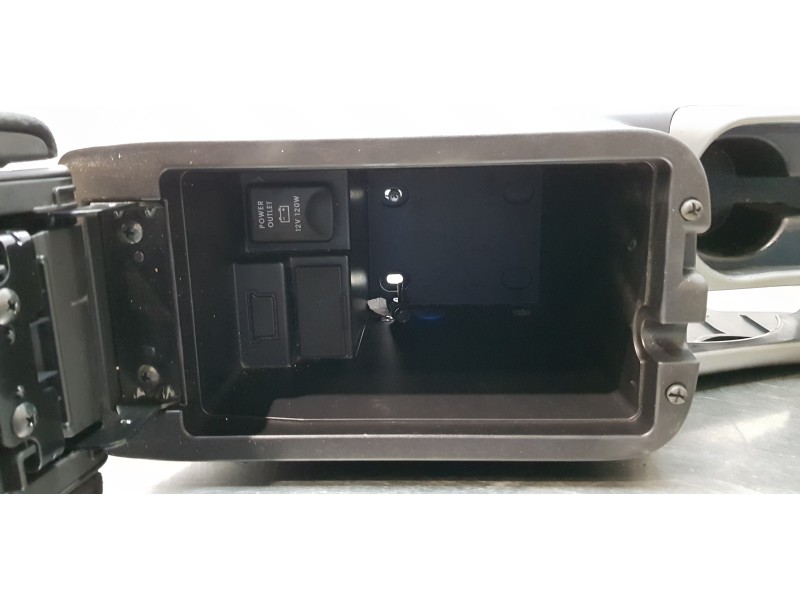 Recambio de apoyabrazos central para mitsubishi outlander (cw0) challenge 4wd referencia OEM IAM    Recambio de apoyabrazos central para mitsubishi outlander (cw0) challenge 4wd referencia OEM IAM