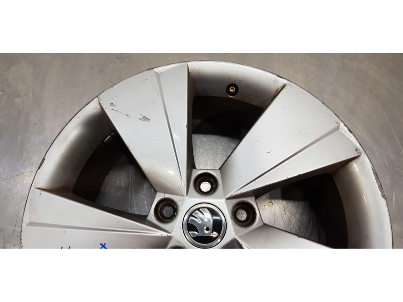 Recambio de llanta para skoda rapid active referencia OEM IAM 3V0601025AJ   Recambio de llanta para skoda rapid active referencia OEM IAM 3V0601025AJ