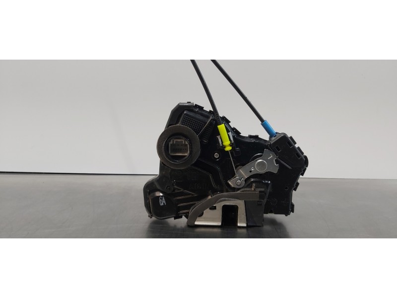 Recambio de cerradura puerta delantera izquierda para toyota auris hybrid active referencia OEM IAM 6904002210  