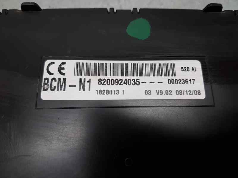 Recambio de caja reles / fusibles para renault kangoo furgón professional referencia OEM IAM 8200924035  