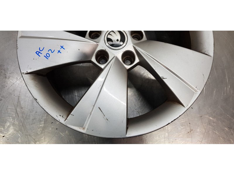 Recambio de llanta para skoda rapid active referencia OEM IAM 3V0601025AJ   Recambio de llanta para skoda rapid active referencia OEM IAM 3V0601025AJ