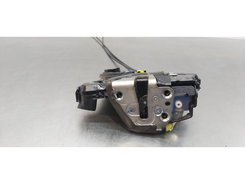 Recambio de cerradura puerta delantera izquierda para toyota auris hybrid active referencia OEM IAM 6904002210  