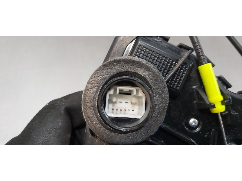 Recambio de cerradura puerta delantera izquierda para toyota auris hybrid active referencia OEM IAM 6904002210  