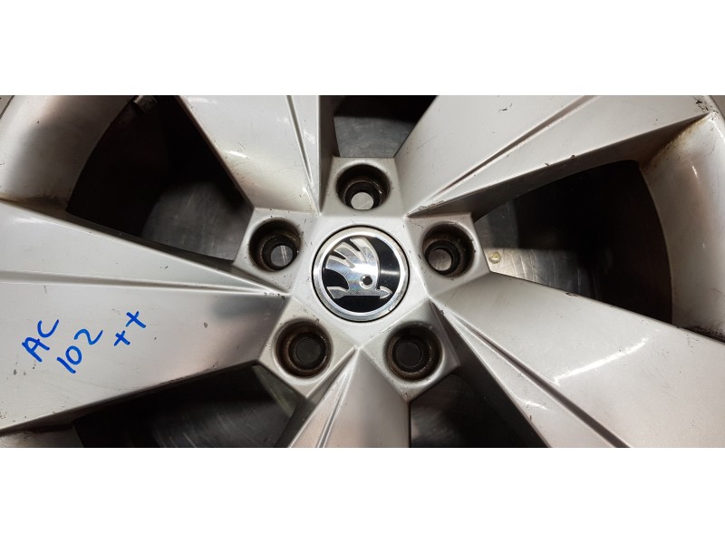 Recambio de llanta para skoda rapid active referencia OEM IAM 3V0601025AJ   Recambio de llanta para skoda rapid active referencia OEM IAM 3V0601025AJ
