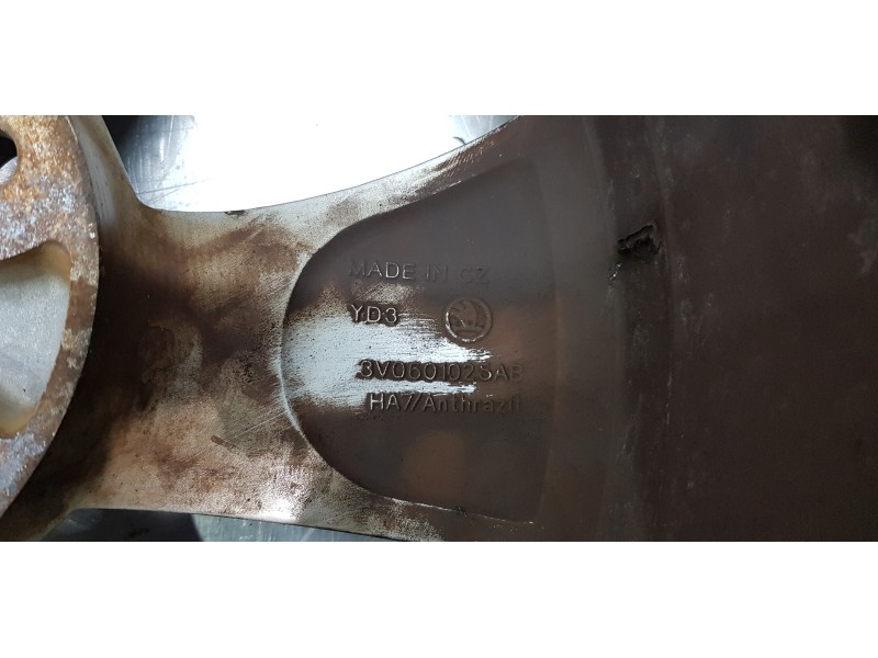 Recambio de llanta para skoda rapid active referencia OEM IAM 3V0601025AJ   Recambio de llanta para skoda rapid active referencia OEM IAM 3V0601025AJ