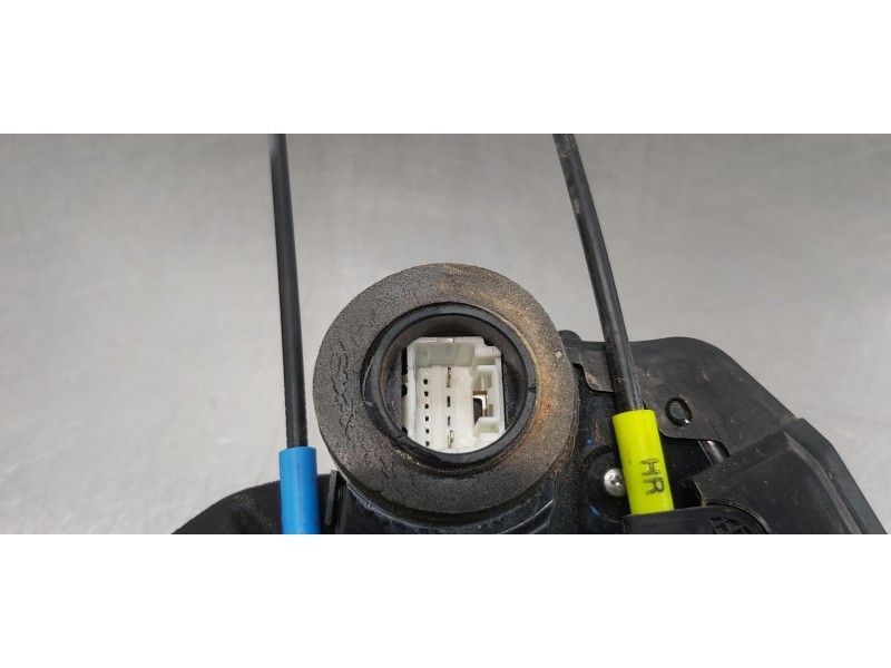 Recambio de cerradura puerta trasera derecha para toyota auris hybrid active referencia OEM IAM 6905002180   Recambio de cerradura puerta trasera derecha para toyota auris hybrid active referencia OEM IAM 6905002180