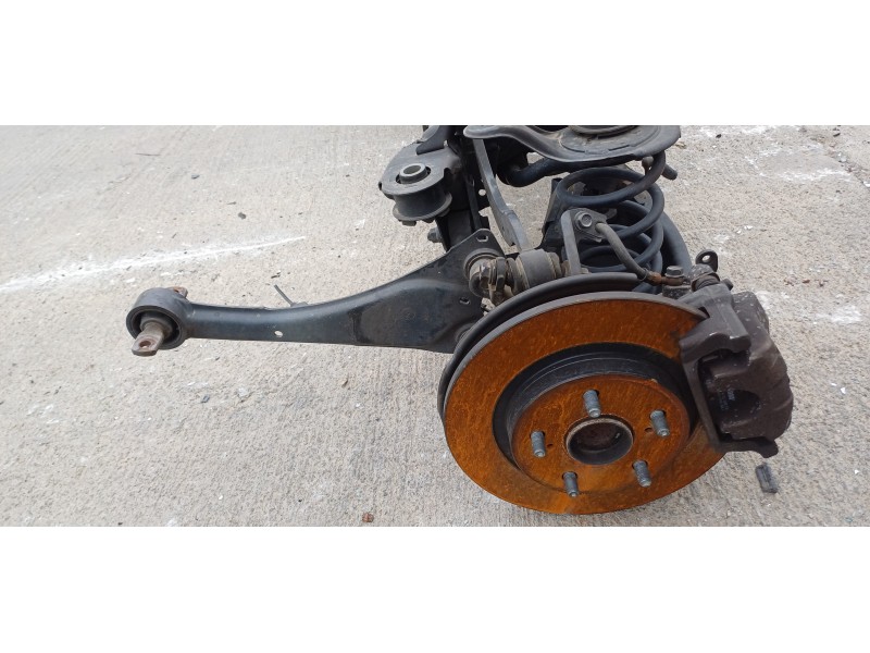 Recambio de puente trasero para toyota avensis touring sports executive referencia OEM IAM 5120605091  