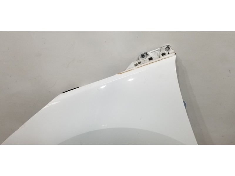 Recambio de aleta delantera izquierda para peugeot 5008 allure referencia OEM IAM 7840Y7  