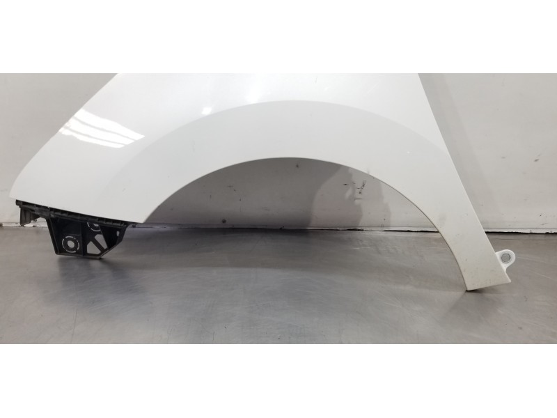 Recambio de aleta delantera izquierda para peugeot 5008 allure referencia OEM IAM 7840Y7  